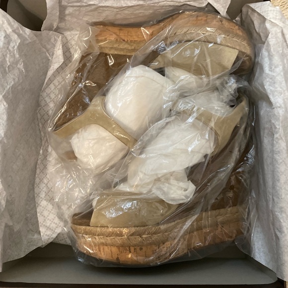 Gucci Peep Toe Wedge - Picture 2 of 9